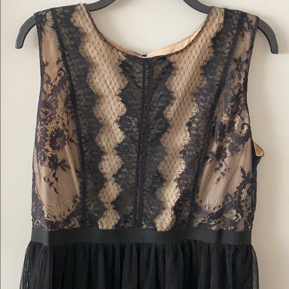 Women’s Dress - Picture 2 of 4